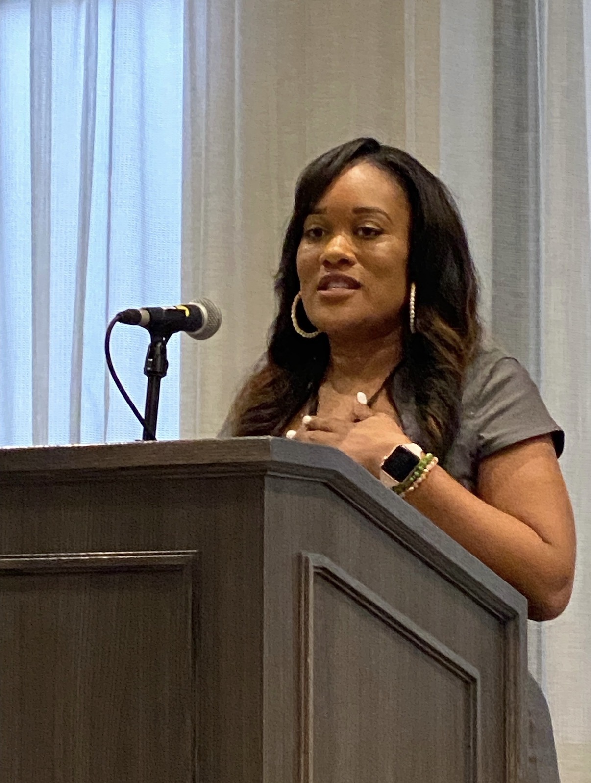 Kelli Turner speaking from a podium